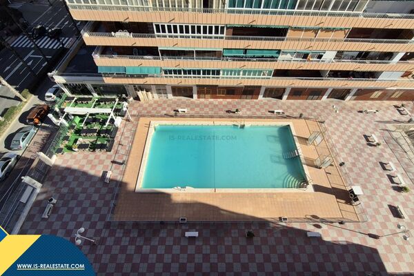 Apartamentas su bendru baseinu, Alicante provincijoje, Torrevieja mieste, Playa del Acequión rajone.