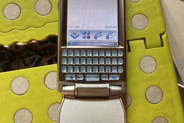 Sony Ericsson P990i
