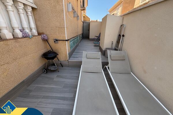 Renovuotas bungalas su bendru baseinu, Alicante provincijoje, Torrevieja mieste. 3 kambariai | 76 m²