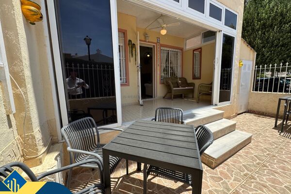 Bungalas su bendru baseinu, Alicante provincijoje, Torrevieja mieste, El Chaparral rajone. 3 kambari