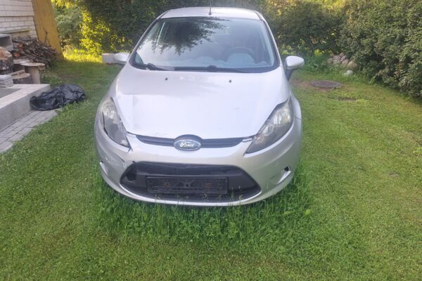 Ford fiesta pardudu daužta skubiai