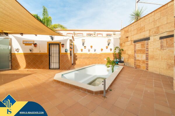Namas privačiu baseinu, Alicante provincijoje, Torrevieja mieste, Los Balcones rajone. 5 kambariai |