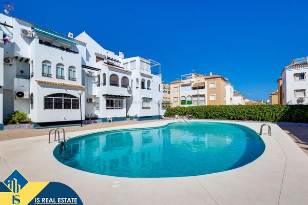Bungalas su bendru baseinu, Alicante provincijoje, Torrevieja mieste, Playa de los Náufragos rajone.