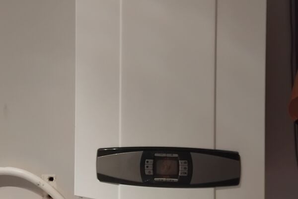 Pigiai dujinis katilas su boileriu