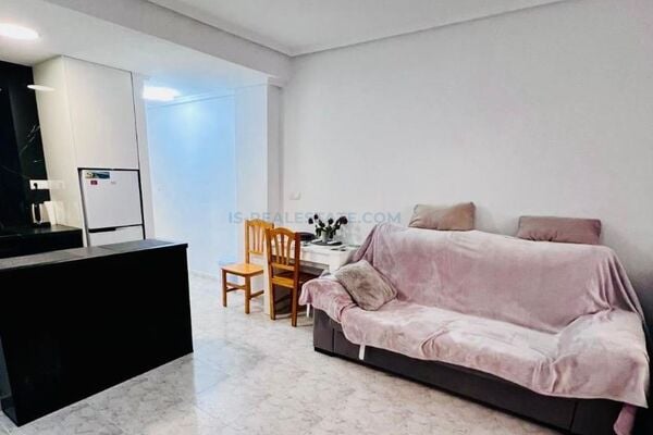 Apartamentas netoli jūros, Alicante provincijoje, Torrevieja mieste. 3 kambariai | 76 m² | 450 metrų