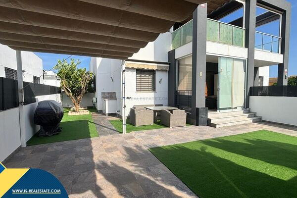 Namas su bendru baseinu, Alicante provincijoje, Torrevieja mieste, La Mata rajone. 4 kambariai | 95 