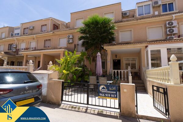 Namas su bendru baseinu, Alicante provincijoje, Orihuela Costa mieste. 4 kambariai | 85 m² | 750 met