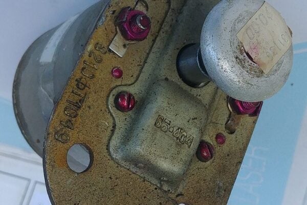 Masės išjungėjas paspaudžiamas Vb-404, 12/24V