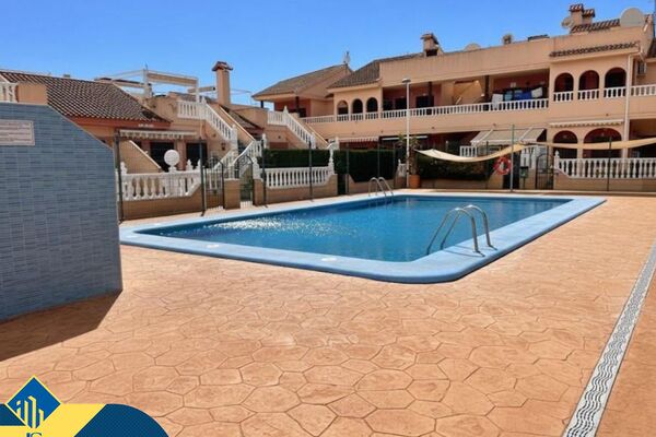 Namas su bendru baseinu, Alicante provincijoje, Torrevieja mieste, El Chaparral rajone. 3 kambariai 