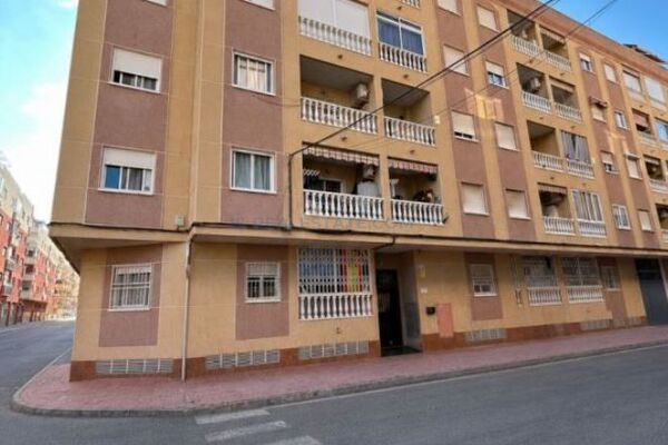 Apartamentas su bendru baseinu, Alicante provincijoje, Torrevieja mieste. 3 kambariai | 60 m² | 400 