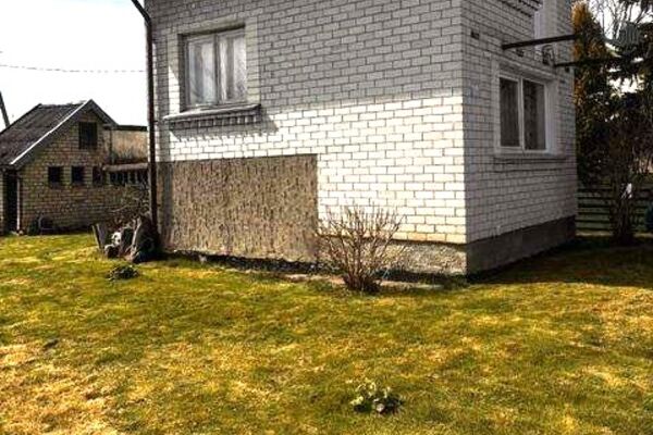 Soda Šernuose su mūriniu namu, šalia tvenkinys, prie miško