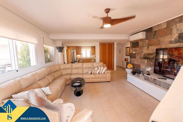 Apartamentas su bendru baseinu, Alicante provincijoje, Orihuela Costa mieste. 4 kambariai | 170 m² |
