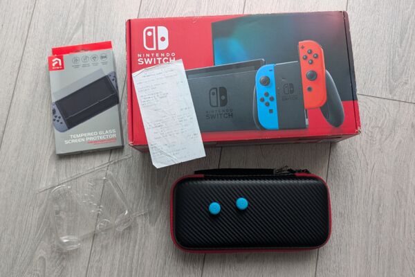Nintendo Switch V2 32Gb + 5 žaidimai