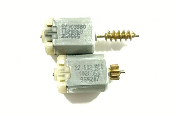 Mercedes W164 W211 X164 W251 bagažinės spynos varikliukas