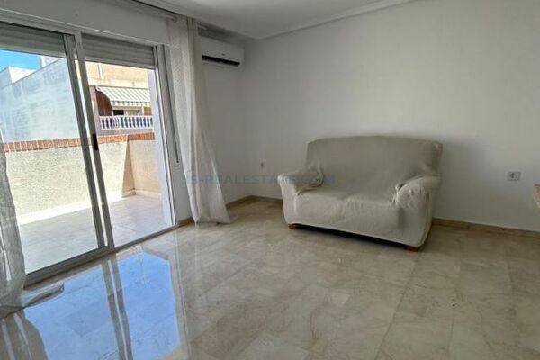Apartamentas su terasa, Alicante provincijoje, Torrevieja mieste. 4 kambariai | 96 m² | 1.4 kilometr