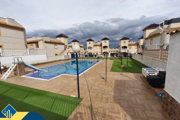 Bungalas su bendru baseinu, Alicante provincijoje, Guardamar del Segura mieste. 3 kambariai | 72 m² 