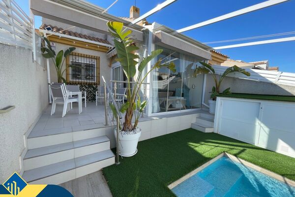 Namas su privačiu baseinu, Alicante provincijoje, Orihuela Costa mieste. 4 kambariai | 85 m² | 2.5 k
