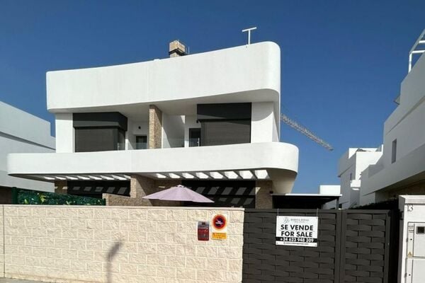Namas su terasa, Alicante provincijoje, Los Montesinos mieste. 3 kambariai | 112 m² | 8 kilometrai i