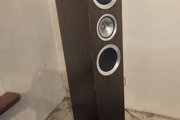 Kolonele Kef R700  Kolonėlės, garsiakalbiai