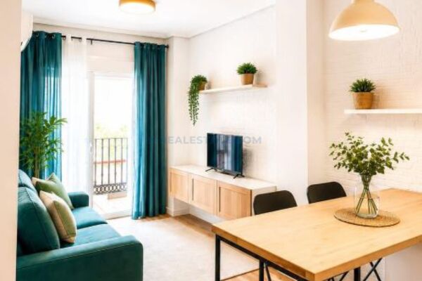 Renovuotas apartamentas su terasa, Alicante provincijoje, Torrevieja mieste, Playa del Cura rajone. 
