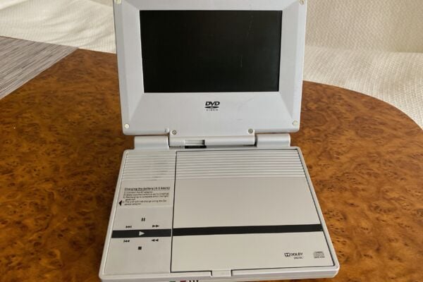 Silver portable Dvd Pvs 3377.