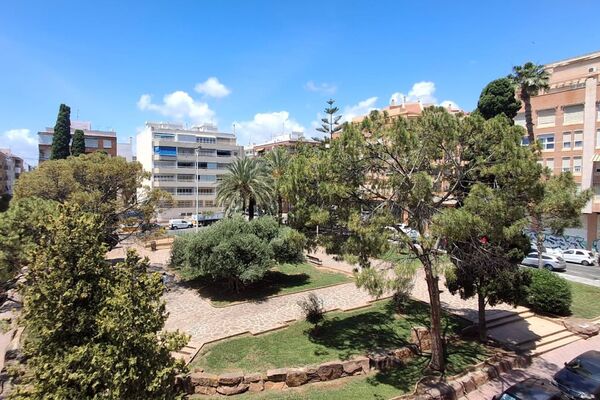 Atnaujinti apartamentai su vaizdu į miesto aikštę