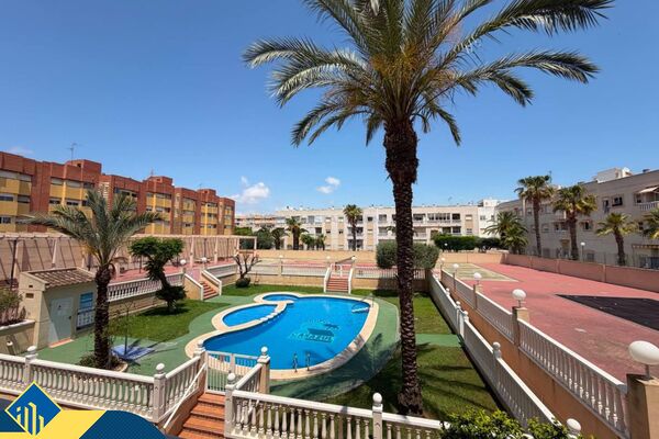 Apartamentas su bendru baseinu, Alicante provincijoje, Torrevieja mieste. 3 kambariai | 73 m² | 600 