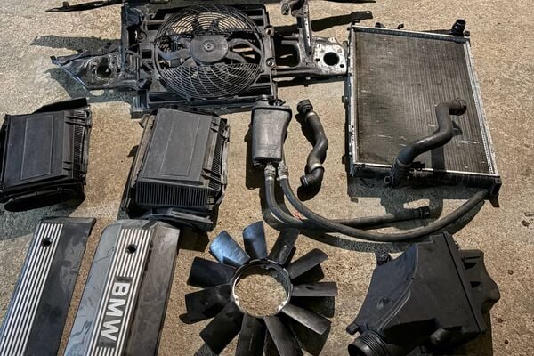 Dalimis Bmw E39, BMW 523 Sedanas Autodalys