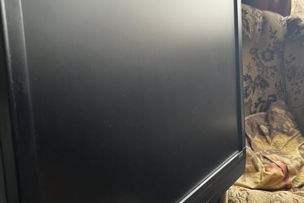 Parduodamas geros būklės  22 colių /55,88 cm. Lcd Iiyama ProLite E2202Ws monitorius.