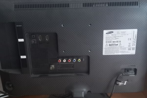 Parduodu televizoriu uz 10 euru veikiantis yra pultas samsung