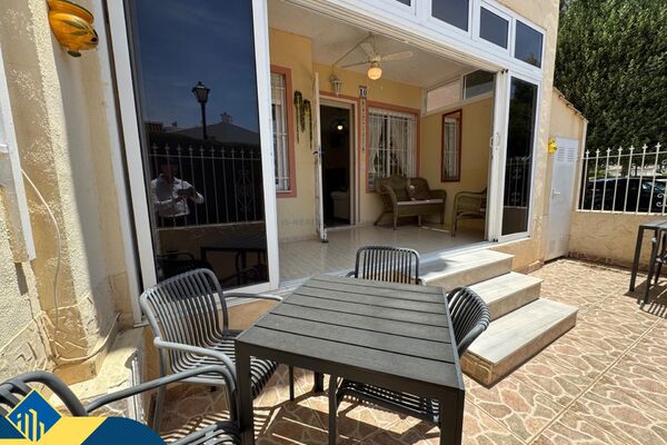 Apartamentas su bendru baseinu, Alicante provincijoje, Torrevieja mieste, Playa del Cura rajone. 4 k
