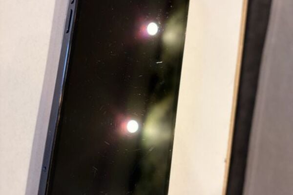 Iphone 12 (tik dūžusi galinė dalis)