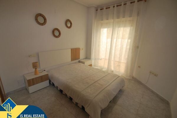 Apartamentas su terasa, Alicante provincijoje, Torrevieja mieste. 3 kambariai | 60 m² | 950 metrų ik