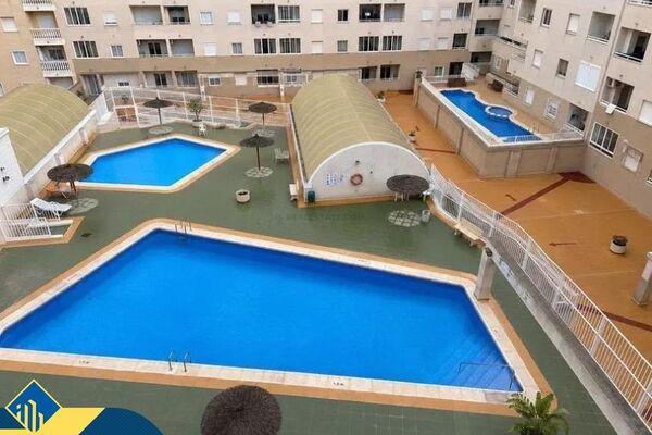 Apartamentas su bendru baseinu, Alicante provincijoje, Torrevieja mieste, Playa del Cura rajone. 3 k