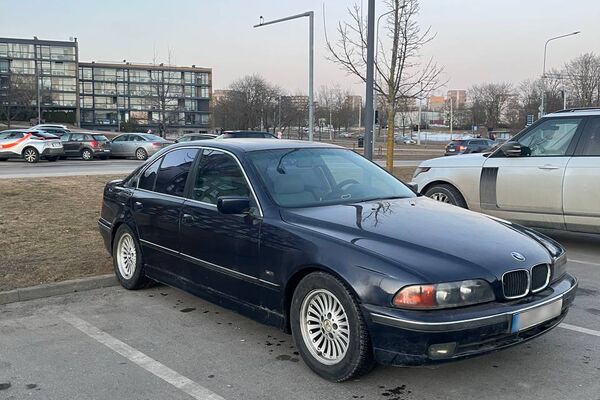 Dalimis Bmw E39, BMW 523 Sedanas Autodalys