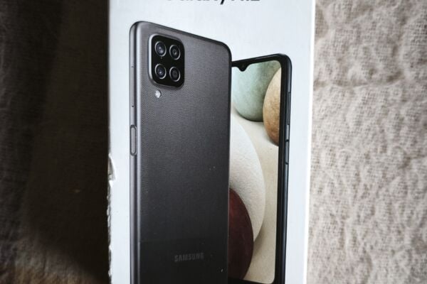 Parduodu nauja samsung a12 telefona