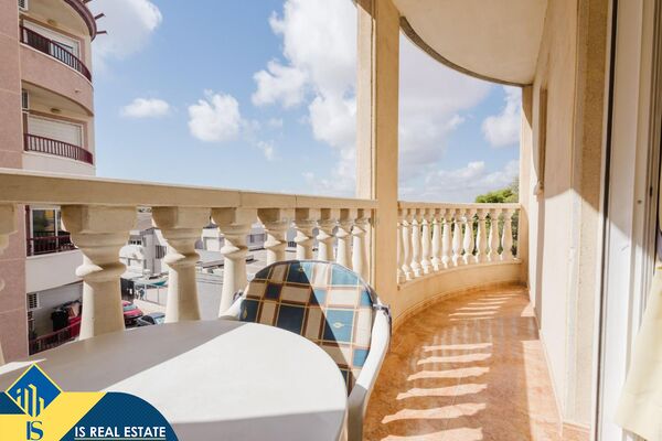 Apartamentas su terasa, Alicante provincijoje, Torrevieja mieste. 4 kambariai | 81 m² | 600 metrų ik