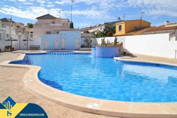 Namas su bendru baseinu, Alicante provincijoje, Torrevieja mieste, Los Balcones rajone. 4 kambariai 