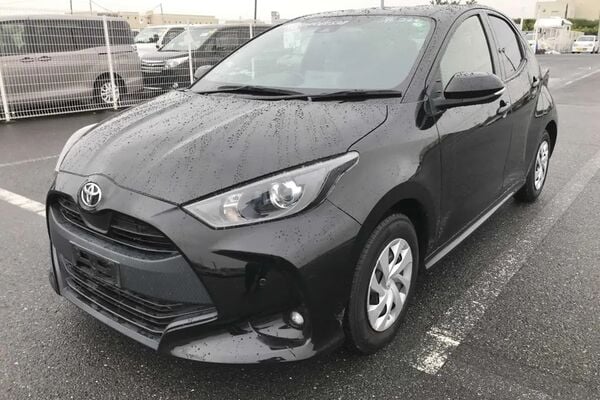 Toyota Yaris 2022 1,5 benz. 8999 eur.