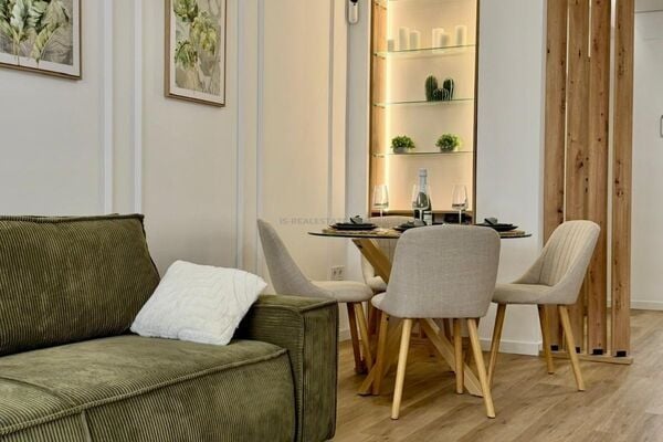 Renovuotas apartamentas su terasa, Alicante provincijoje, Torrevieja mieste, Playa del Cura rajone. 