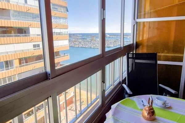 Apartamentas su bendru baseinu, Alicante provincijoje, Torrevieja mieste, Playa del Acequión rajone.