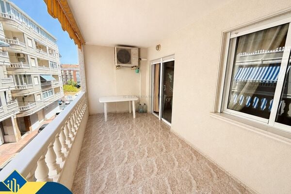 Apartamentas su terasa, Alicante provincijoje, Torrevieja mieste, Playa del Cura rajone. 3 kambariai