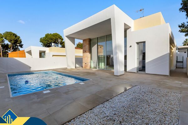 Vila su privačiu baseinu, Alicante provincijoje, Torrevieja mieste, Los Balcones rajone. 4 kambariai
