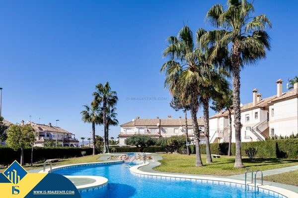 Bungalas su bendru baseinu, Alicante provincijoje, Torrevieja mieste, Los Balcones rajone. 3 kambari