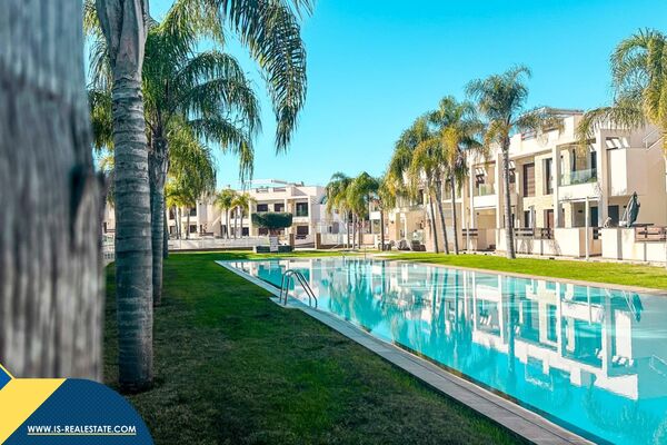 Bungalas su bendru baseinu, Alicante provincijoje, Torrevieja mieste, Los Balcones rajone. 4 kambari
