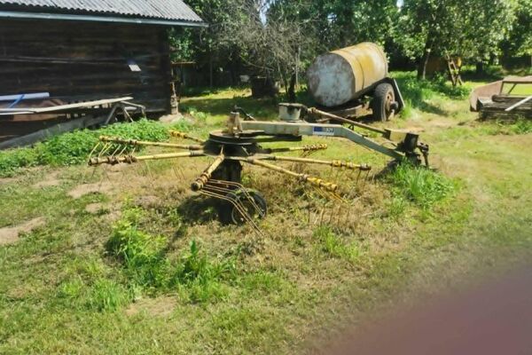 Šieno grėblys vartytuvas Dobilas 3