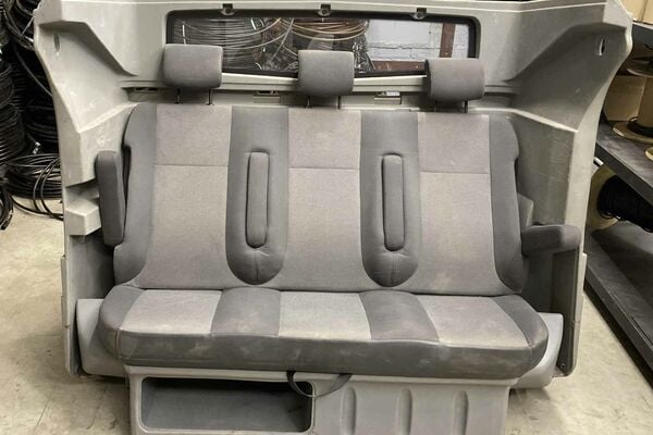 Renault Trafic galinių salono sėdynių komplektas su būda