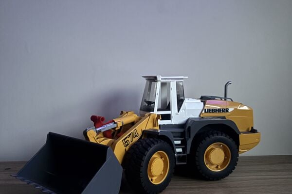 Žaislinis Traktorius Bruder Liebherr Road Loader L574 116 Geltonas Puikios Būklės Veikiantis