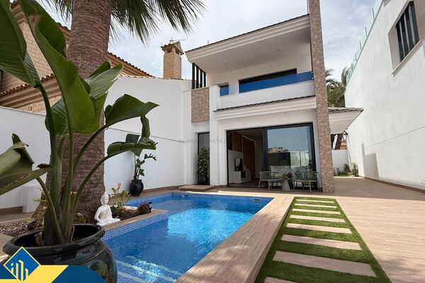 Vila su privačiu baseinu, Alicante provincijoje, Orihuela Costa mieste. 4 kambariai | 200 m² | 1.2 k