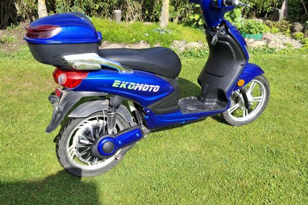 Elekrinis motoroleris  Naudotas  Elektrinis  dviratis